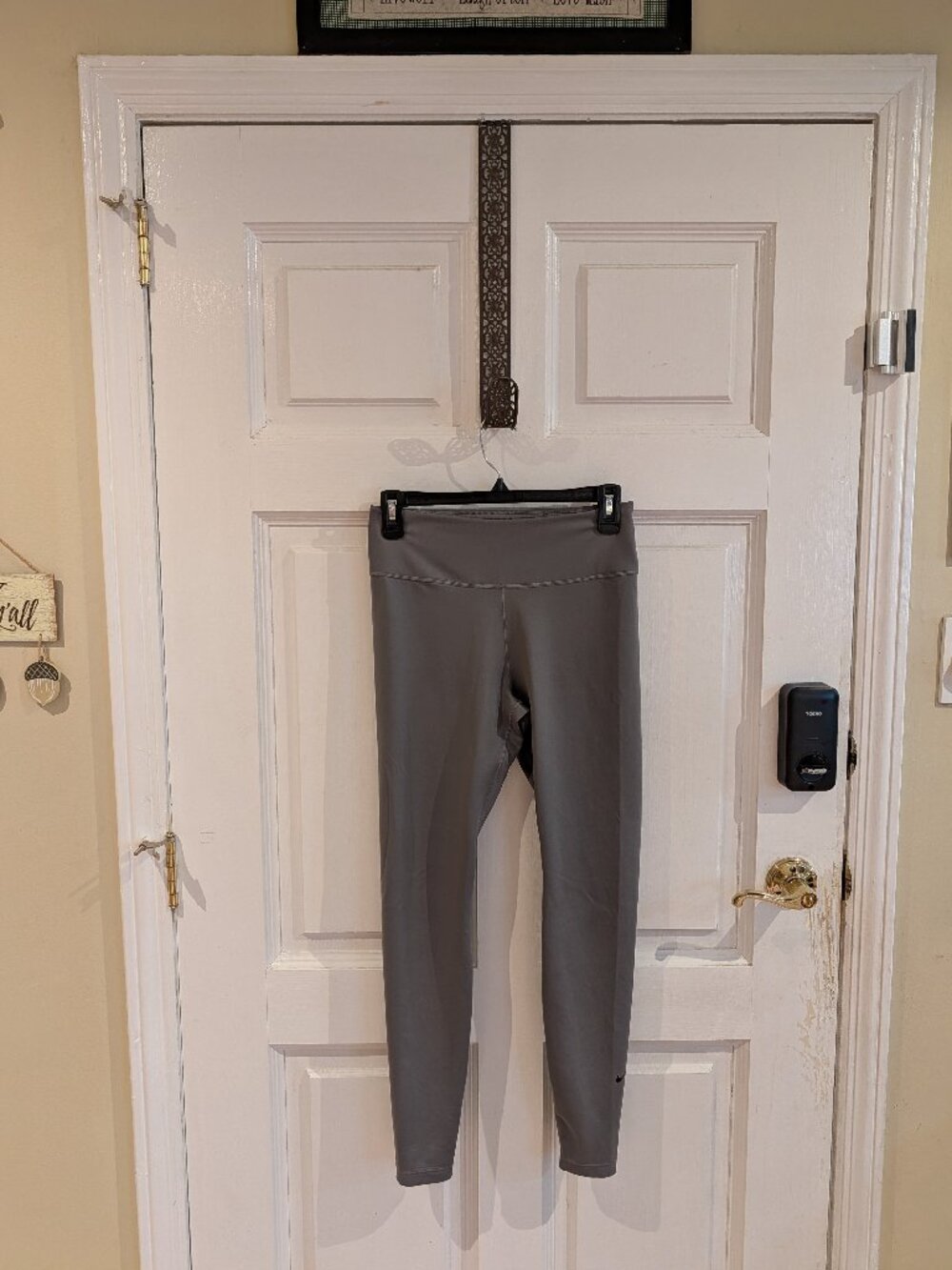 Nike Gray Performance Leggings Women’s Medium AJ8827-056